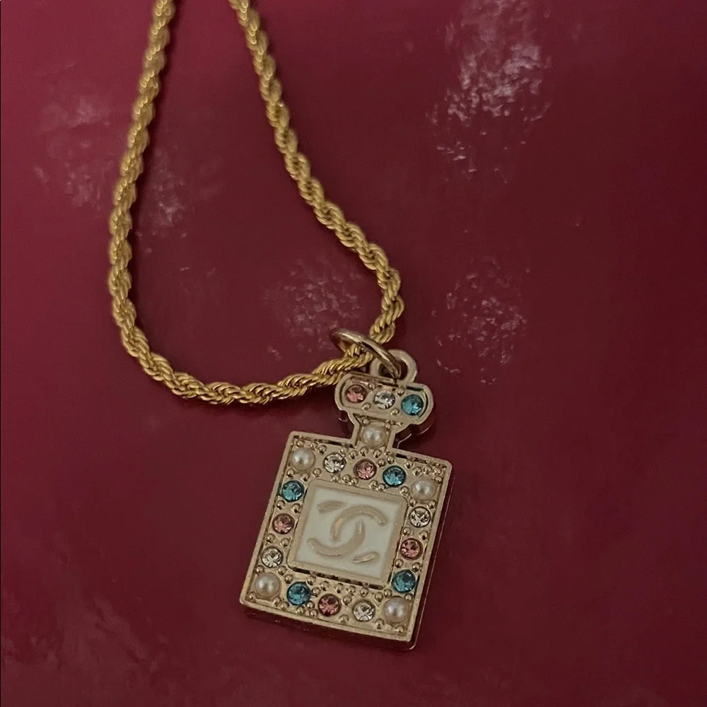 Upcycled Chanel zipper charm necklace - Picture 17 of 17